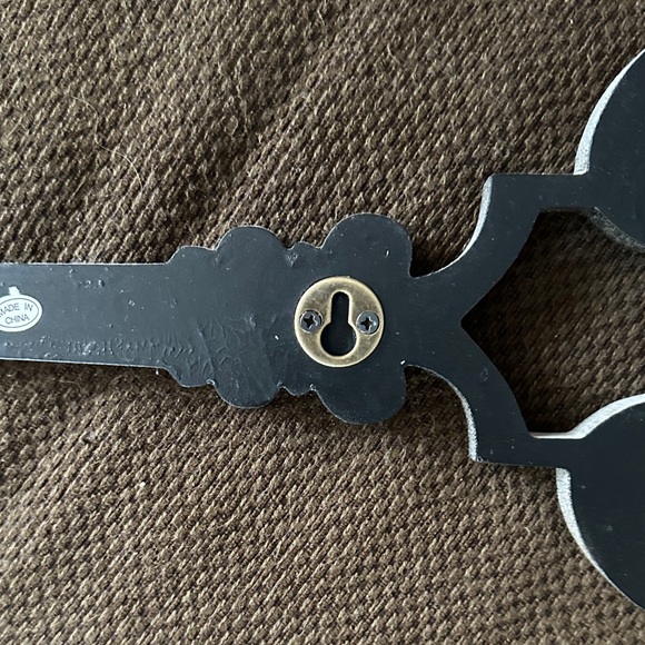 Rustic Brown Wall Key Decor - Picture 6 of 9